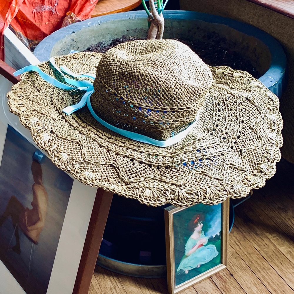 Vintage Banana Republic (90’s) Gorgeous Big Brim Lacy Straw Floppy Hat🦋🦋🦋